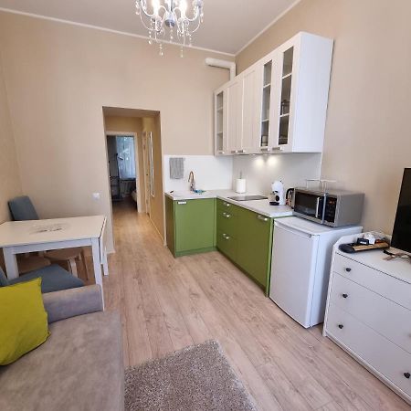 Cosy One Seperate Bedroom Apartment In City Center, Perfect For Family Trip. リガ エクステリア 写真
