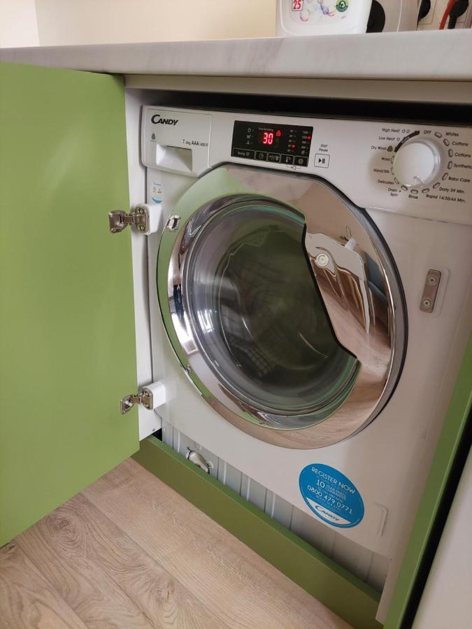Cosy One Seperate Bedroom Apartment In City Center, Perfect For Family Trip. リガ エクステリア 写真